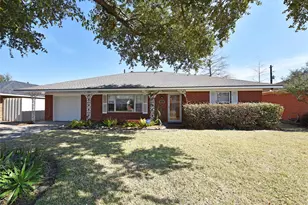 1818 Watercrest Dr, Houston, TX 77008 - Photo 1