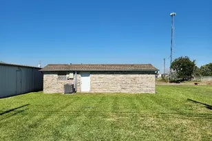 1301 N Avenue H, Freeport, TX 77541 - Photo 31