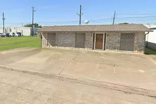 1301 N Avenue H, Freeport, TX 77541 - Photo 3
