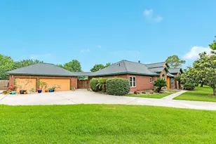 55 Mandevilla Ct, Lake Jackson, TX 77566 - Photo 13