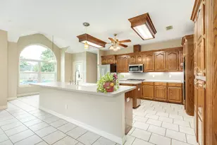 55 Mandevilla Ct, Lake Jackson, TX 77566 - Photo 5