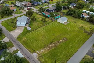 1045 12th St, Dickinson, TX 77539 - Photo 3