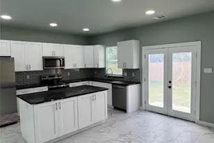 169 S 10th St, Conroe, TX 77301 - Photo 11