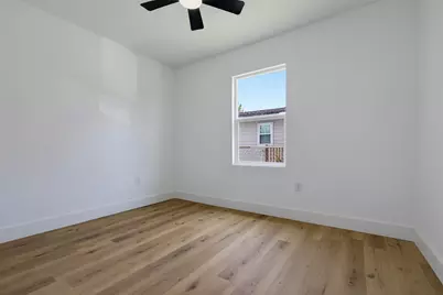 1004 11th Street N, Texas City, TX 77590 - Photo 5