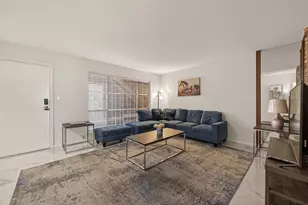 2201 Fountain View Dr, Houston, TX 77057 - Photo 5