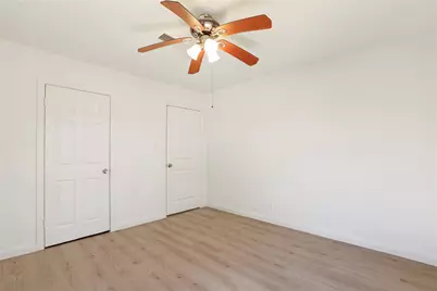 111 Poinsetta Lane, Highlands, TX 77562 - Photo 13