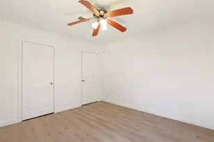 111 Poinsetta Ln, Highlands, TX 77562 - Photo 13