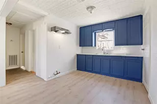 111 Poinsetta Ln, Highlands, TX 77562 - Photo 5