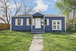 111 Poinsetta Ln, Highlands, TX 77562 - Photo 1