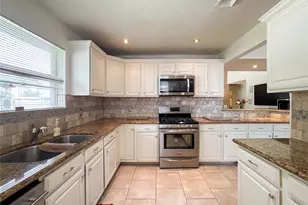 16747 Square Rigger Ln, Friendswood, TX 77546 - Photo 9