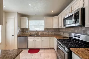 16747 Square Rigger Ln, Friendswood, TX 77546 - Photo 7