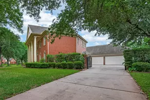 37 Greensward Ln, Sugar Land, TX 77479 - Photo 3