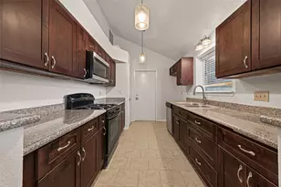 2714 S Brompton Dr, Pearland, TX 77584 - Photo 13