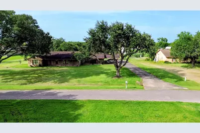 5201 W Zephyr Drive, Alvin, TX 77511 - Photo 23