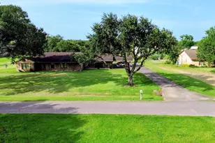 5201 W Zephyr Dr, Alvin, TX 77511 - Photo 23