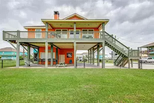 963 Palm Ridge Dr, Crystal Beach, TX 77650 - Photo 1