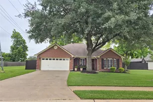 54 Zinnia Ct, Lake Jackson, TX 77566 - Photo 1