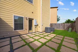 1146 Hempstead Villa Ln, Houston, TX 77008 - Photo 1