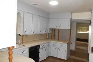 930 W 5th St, Port Arthur, TX 77640 - Photo 5