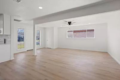 5330 Royal Oak Drive, Texas City, TX 77591 - Photo 7