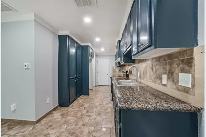 12812 Shannon Hills Drive, Houston, TX 77099 - Photo 11