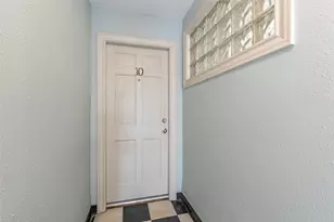 1413 Tremont St, Galveston, TX 77550 - Photo 5