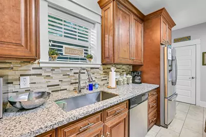 3807 Avenue R, Galveston, TX 77550 - Photo 17