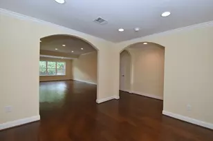 1007 Blue Willow Dr, Houston, TX 77042 - Photo 9