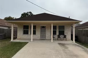 311 Kansas St, Bacliff, TX 77518 - Photo 1