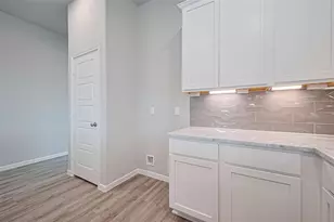2123 Spring Hollow Dr, Baytown, TX 77521 - Photo 13