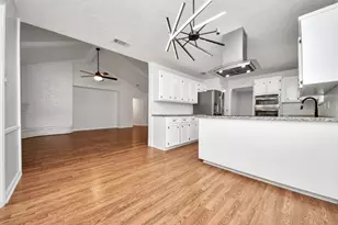 1319 Forsythe Ln, Houston, TX 77073 - Photo 3