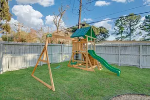 9515 Meadowglen Ln, Houston, TX 77063 - Photo 35