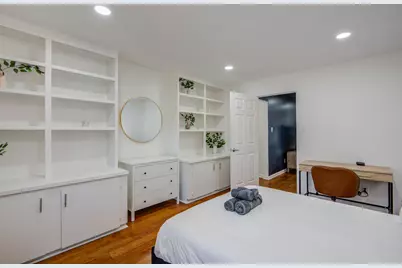 9515 Meadowglen Lane, Houston, TX 77063 - Photo 23