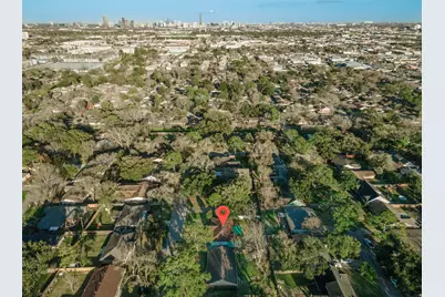 9515 Meadowglen Lane, Houston, TX 77063 - Photo 45