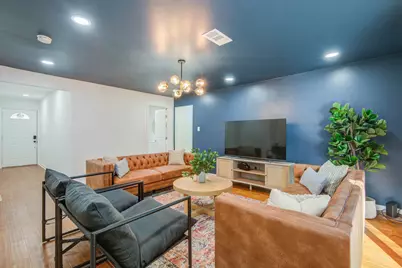 9515 Meadowglen Lane, Houston, TX 77063 - Photo 3