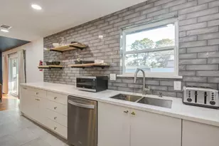 9515 Meadowglen Ln, Houston, TX 77063 - Photo 9