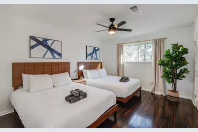 9515 Meadowglen Lane, Houston, TX 77063 - Photo 25