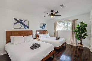 9515 Meadowglen Ln, Houston, TX 77063 - Photo 25