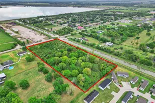 2020 E Wallisville Rd, Highlands, TX 77562 - Photo 1