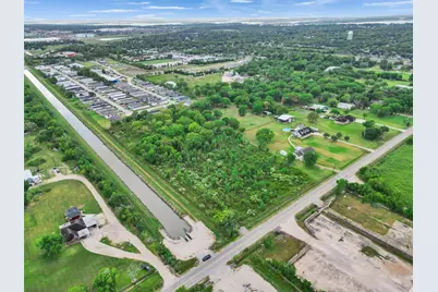 2020 E Wallisville Road, Highlands, TX 77562 - Photo 7