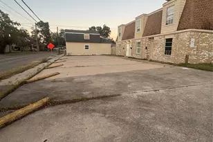 216 S Pruett St, Baytown, TX 77520 - Photo 19