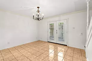 10652 Hazelhurst Dr, Houston, TX 77043 - Photo 7