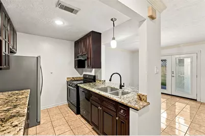 10652 Hazelhurst Drive #29, Houston, TX 77043 - Photo 11