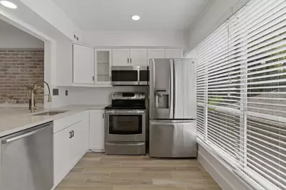 811 Lovett Boulevard #21, Houston, TX 77006 - Photo 13