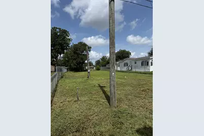 310 Olive Street, El Campo, TX 77437 - Photo 5