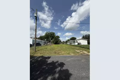 310 Olive Street, El Campo, TX 77437 - Photo 9