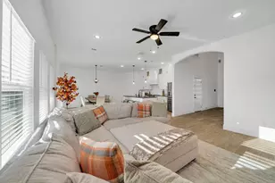 212 S Lobit St, La Porte, TX 77571 - Photo 9