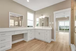 28 Cmdr. Runco Ln, Taylor Lake Village, TX 77586 - Photo 23