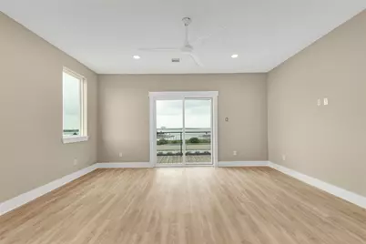 28 Cmdr Runco Lane, Taylor Lake Village, TX 77586 - Photo 9