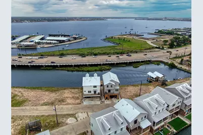 28 Cmdr Runco Lane, Taylor Lake Village, TX 77586 - Photo 33